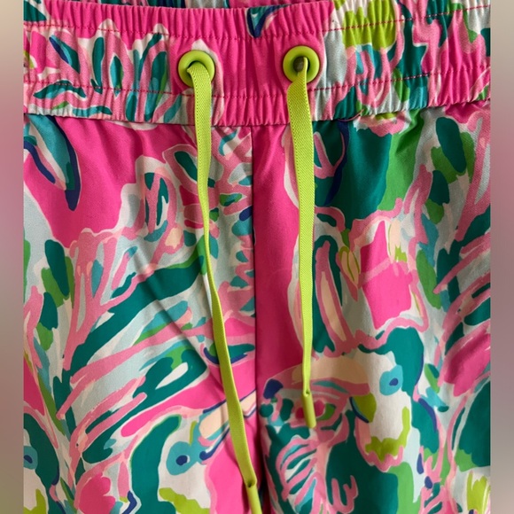 Lilly Pulitzer Luxletic Run Around Shorts - Picture 2 of 3